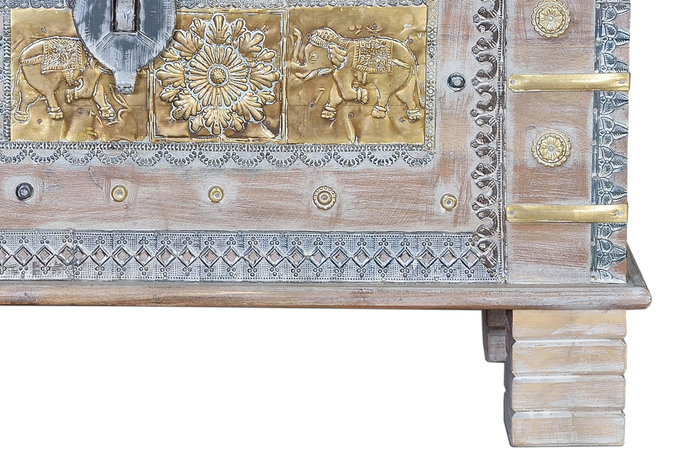 GINER Y COLOMER - Baûl de Mango Vieilli Blanc - Coffre en Bois Massif avec Détails en Bronze - Ouverture Supérieure - Meuble Artisanal